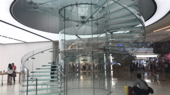 MC_Macau_Apple_Store_glass_interior_stairs_Galaxy_mall_November_2016-1-2048x1536